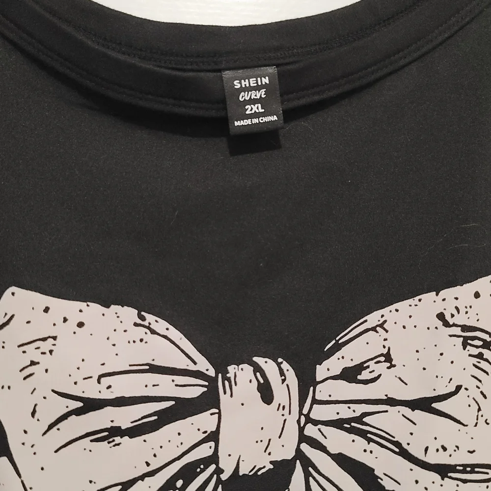 SHEIN Black Tee with Cream Bow Design - Picture 2 of 2